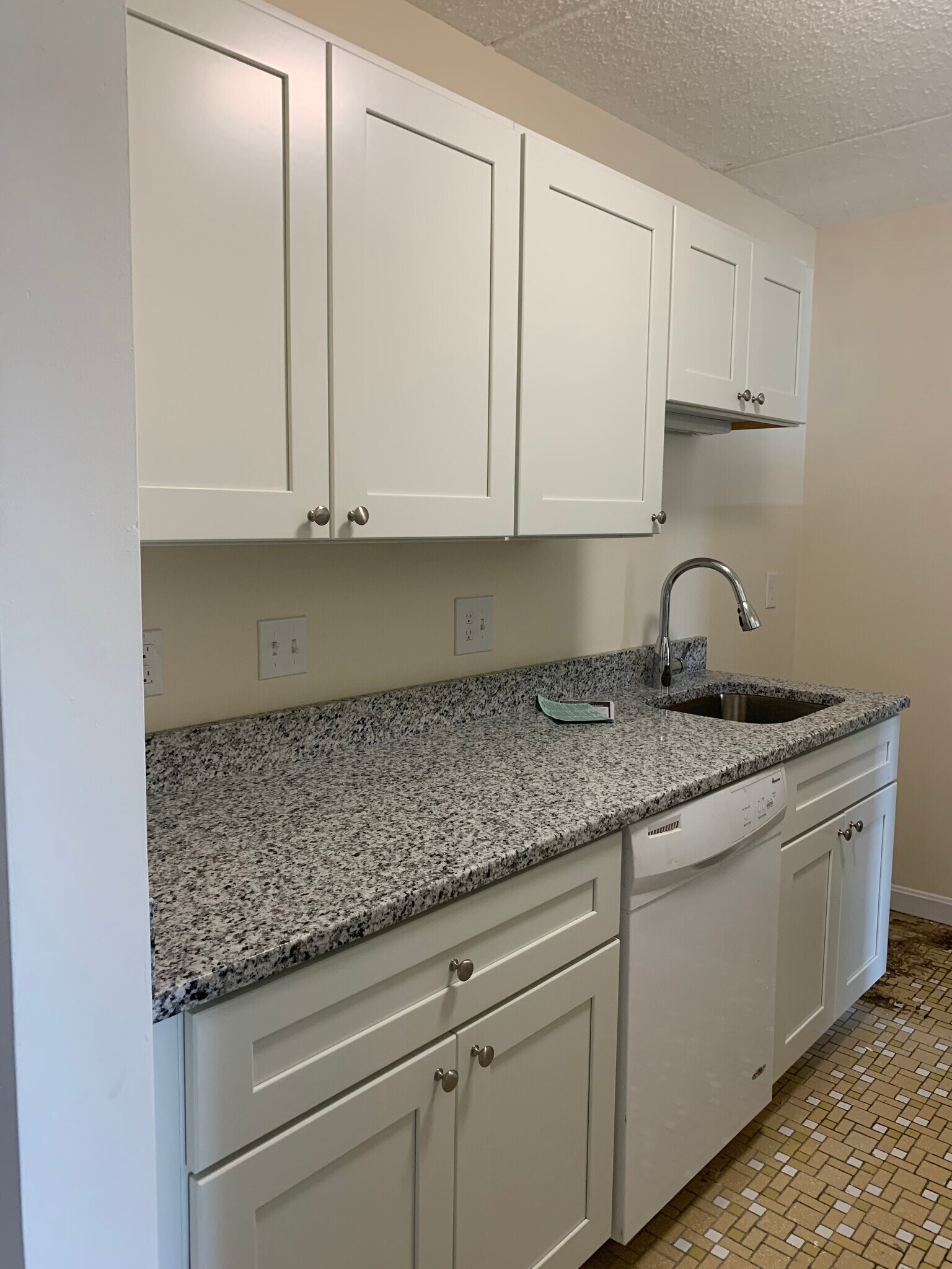 Building Photo - 320 Salem St