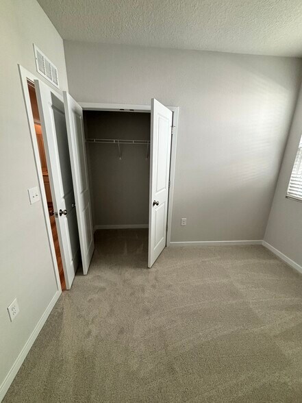 Building Photo - 14852 Macadamia Ln