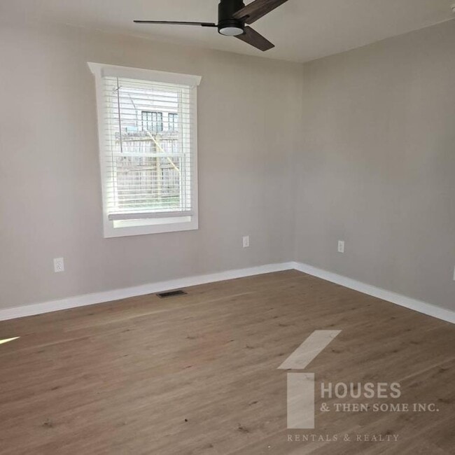 Building Photo - 511 Hampton Ave