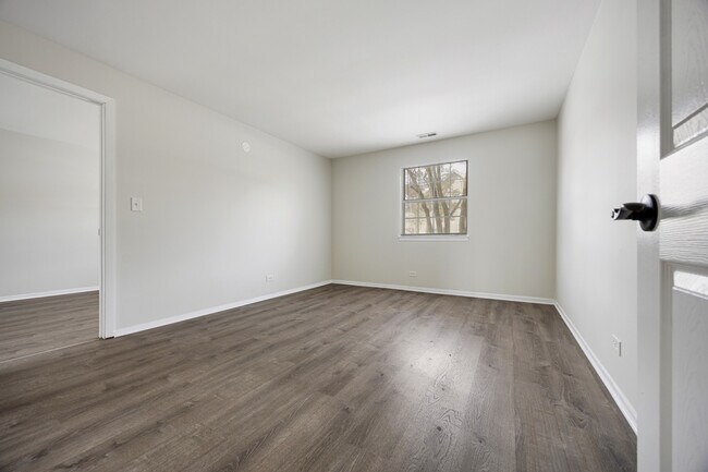 Building Photo - 21 N Park Blvd