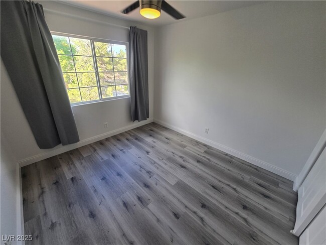 Building Photo - 9893 Canyon Peak Dr