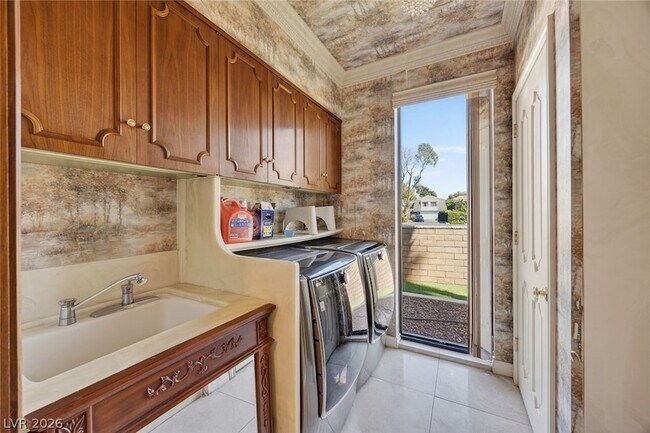 Building Photo - 2834 Queens Courtyard Dr