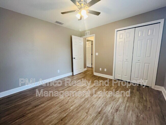 Building Photo - 640 E Grapefruit Ave