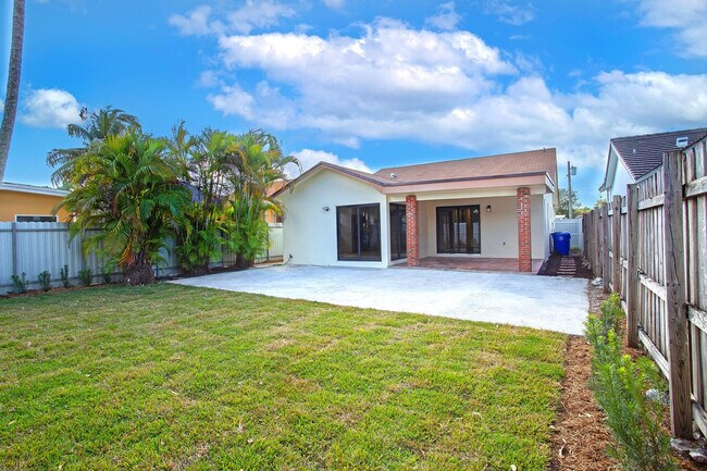 Building Photo - 391 NW 58th Ave