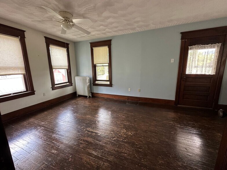 Building Photo - 83 Shethar St