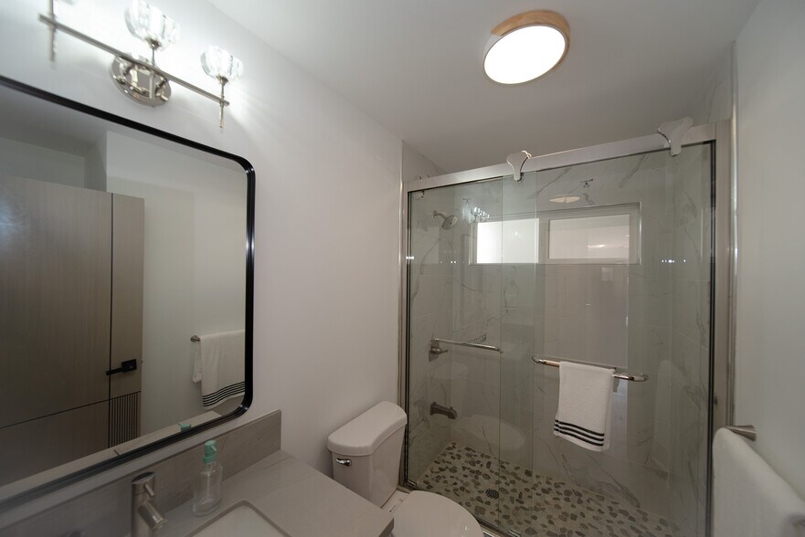 Building Photo - 1528 Hooli Cir