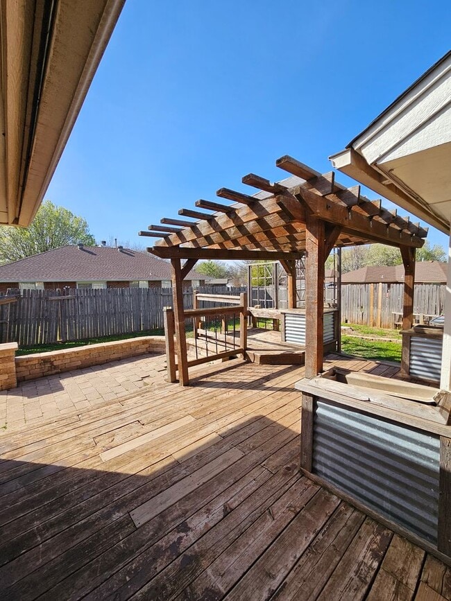 Building Photo - (3) Bed/(2) Bath in SE Norman! Pets Negotiable!