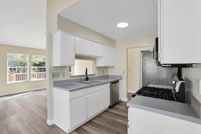 Building Photo - 5541 Mid Day Dr