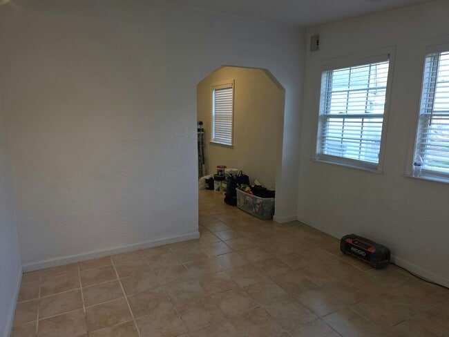 Building Photo - 709 Windy Rd