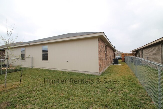 Building Photo - North Killeen 3-Bed Duplex with Modern Tou...