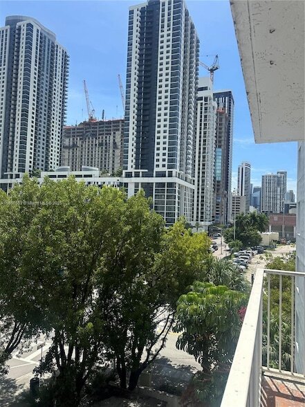 Building Photo - 800 N Miami Ave