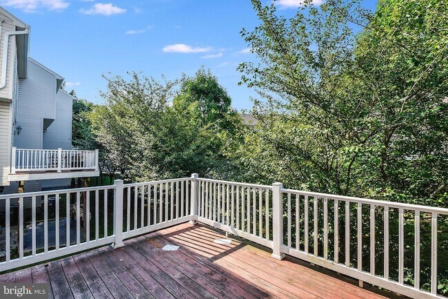 Building Photo - 7742 Valley Oak Dr