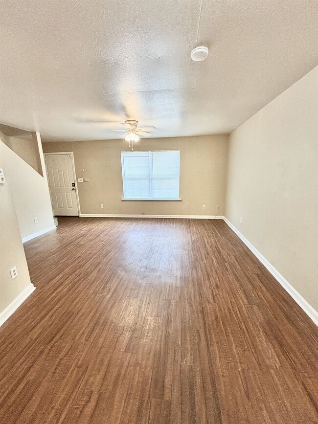 Building Photo - 2856 Botany Pl