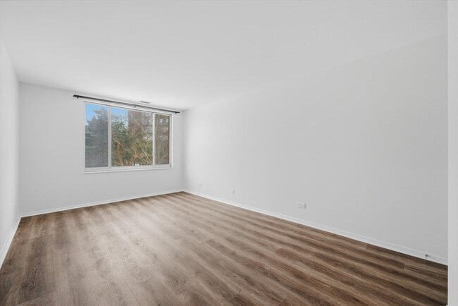 Building Photo - 4000 Triumvera Dr