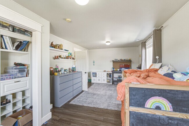 Building Photo - Bright & Spacious 4-Bedroom Haven Just Minutes from Leavenworth Village