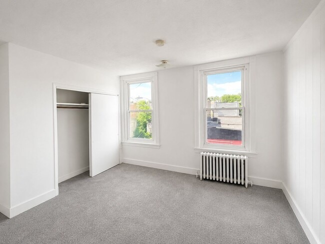 Building Photo - Bright 2BR Port Richmond Row Home with Large Living Space & Basement Storage