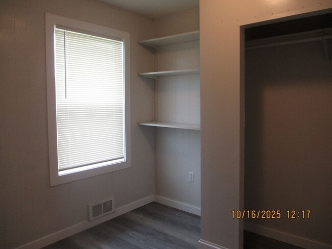 Building Photo - 300 N Tilden St