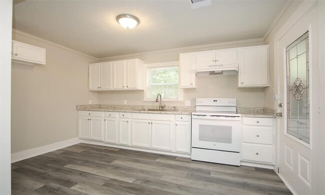 Building Photo - 4826 Larkspur St