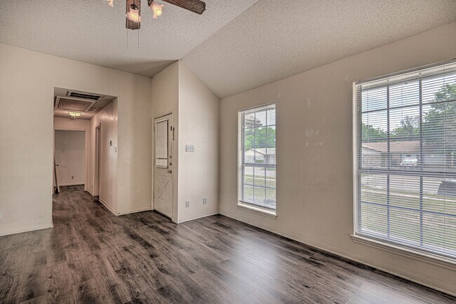 Building Photo - 2803 Willow Springs Rd