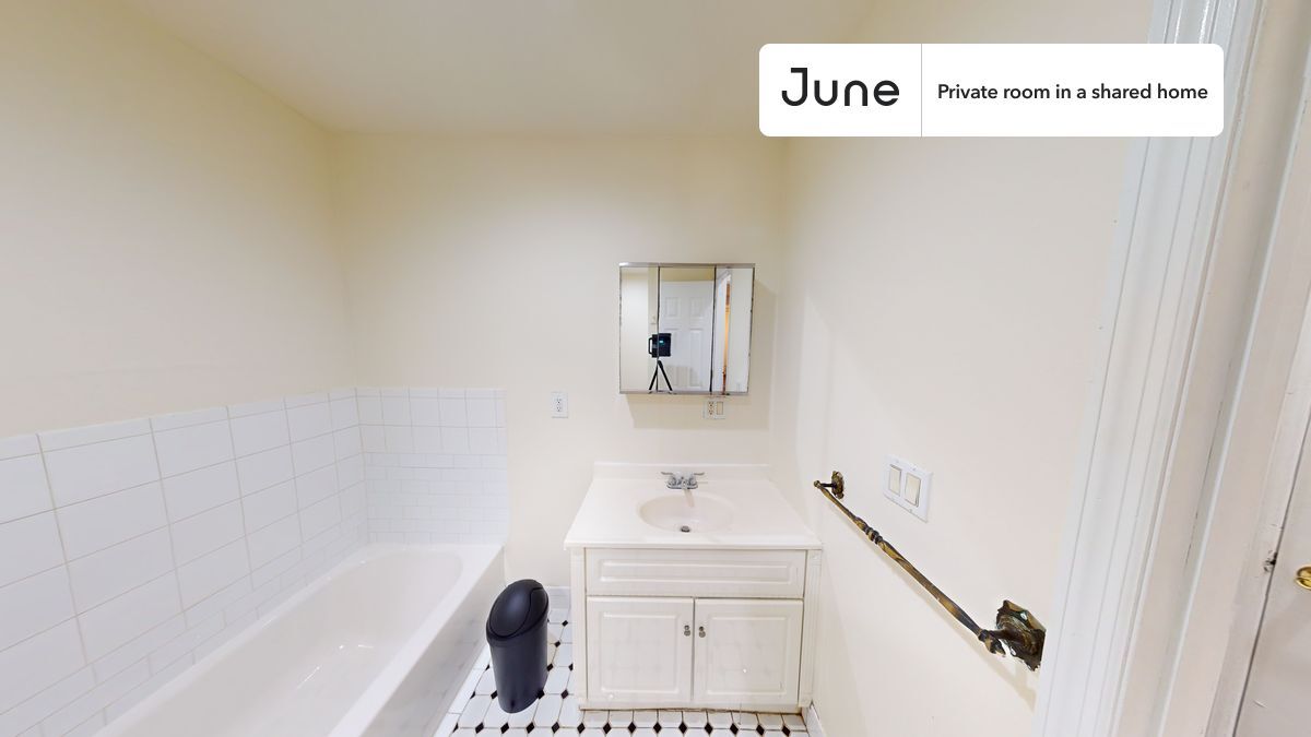 Building Photo - Room in Shared 4 bed/2 bath home