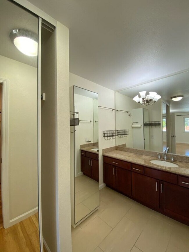 Building Photo - Available Now - 2 Bedroom 2 Bath Condo in ...