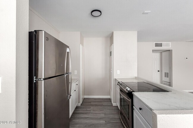 Building Photo - 405 S Priest Dr