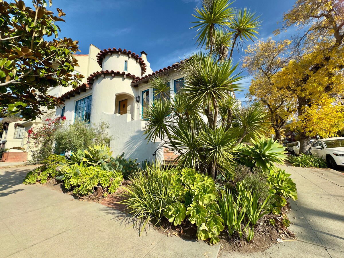 Building Photo - 1645 Scenic Ave