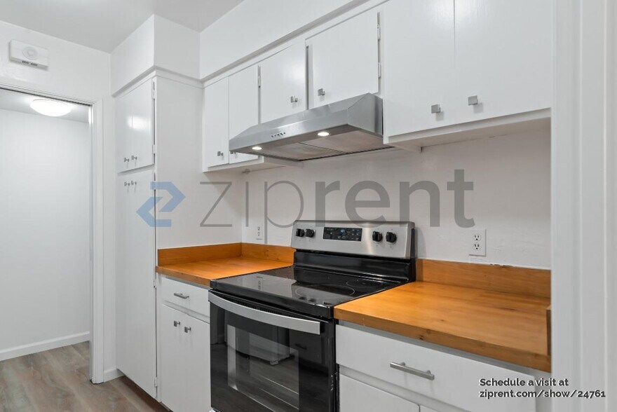 Building Photo - 675 Sharon Park Dr