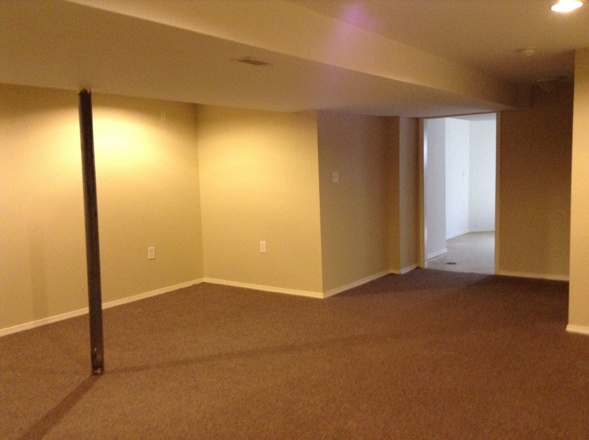 Building Photo - 1805 Cumberland Dr