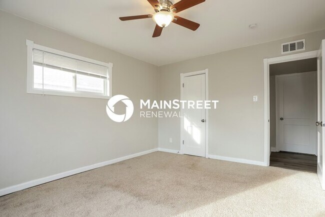 Building Photo - 3 Bedroom Pet-Friendly Home in AURORA, CO with Main Street Renewal