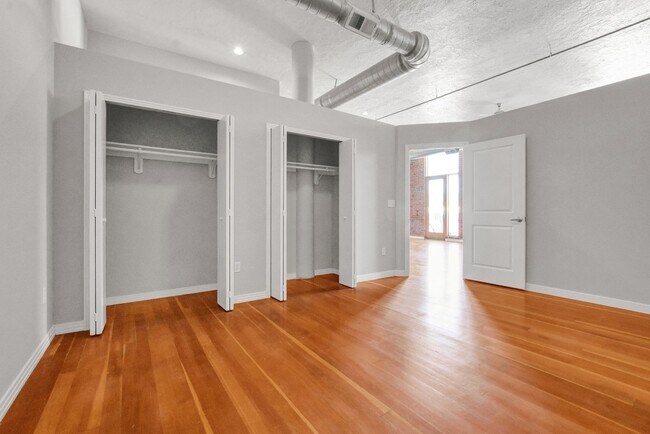 Building Photo - One-of-a-Kind Tejon Street Condo in Unbeatable Location! No Utility Setup Required!