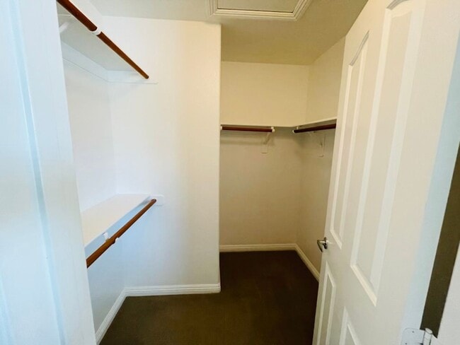 Building Photo - Tom Noon Condo