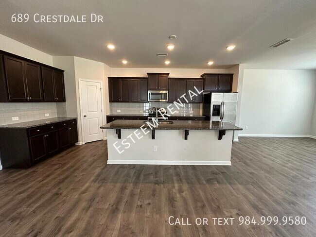 Building Photo - 689 Crestdale Dr
