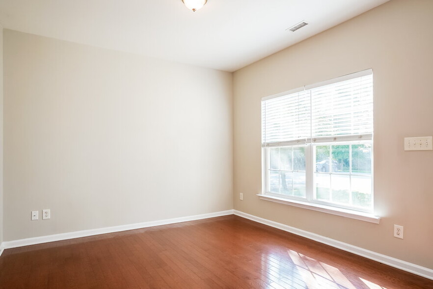 Building Photo - 2017 Sterling Hill Dr
