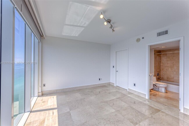 Building Photo - 1830 S Ocean Dr