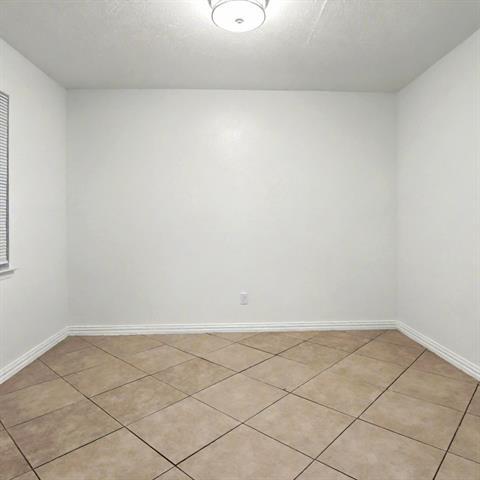 Building Photo - 6510 Cinnamon Oaks Dr