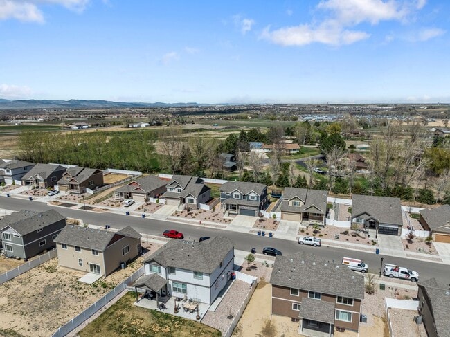 Building Photo - Spacious 4-Bedroom Home with Private Backy...
