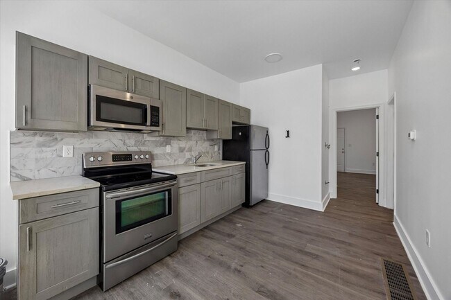 Building Photo - 2BR/3BA House | Updated Kitchen | Low Upfront Cost