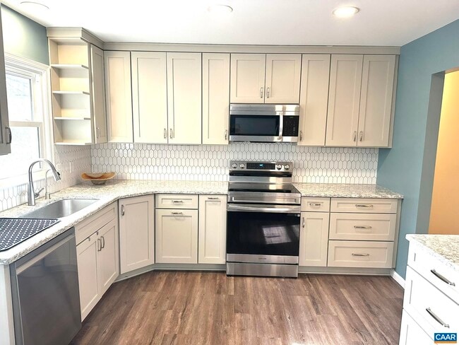 Building Photo - 3501 Glenaire Dr