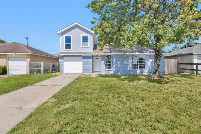 Building Photo - 15225 Woodforest Blvd