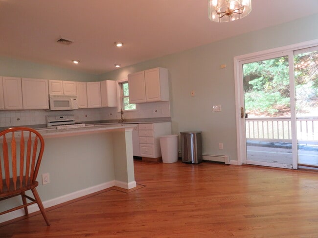 Building Photo - 15 Hayestown Heights