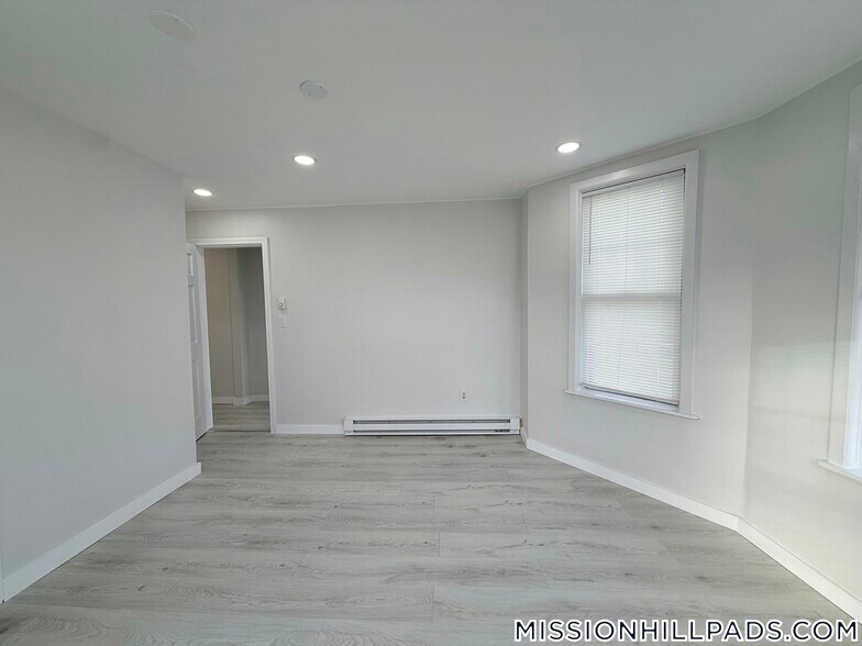 Building Photo - 739 Parker St