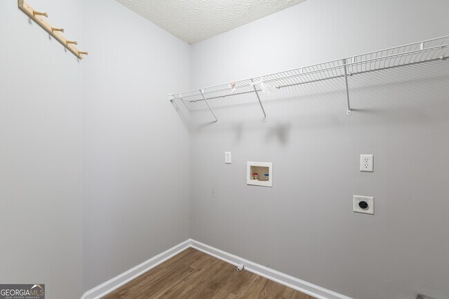 Building Photo - 3290 Cooper Woods Dr