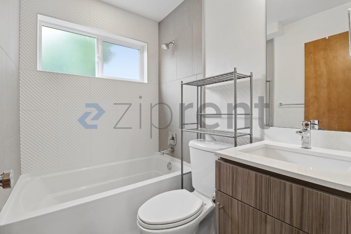 Building Photo - Unit A