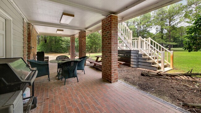 Building Photo - 546 Collins Meadow Dr