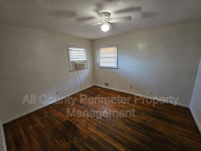 Building Photo - 504 Past St