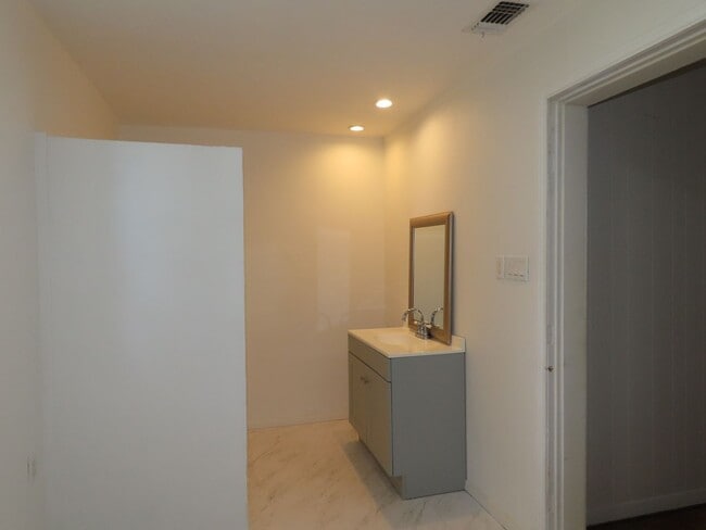 Building Photo - Cozy 2 Bedroom 1 Bath in Winona