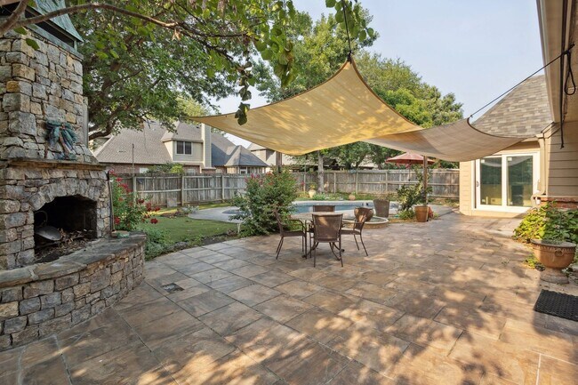Building Photo - 4 Bedroom + Bonus Room & Office with Gorge...