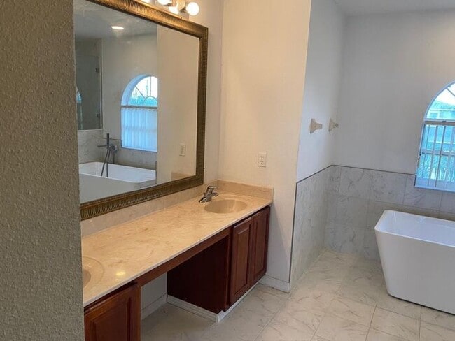 Building Photo - 2299 Rock Dr