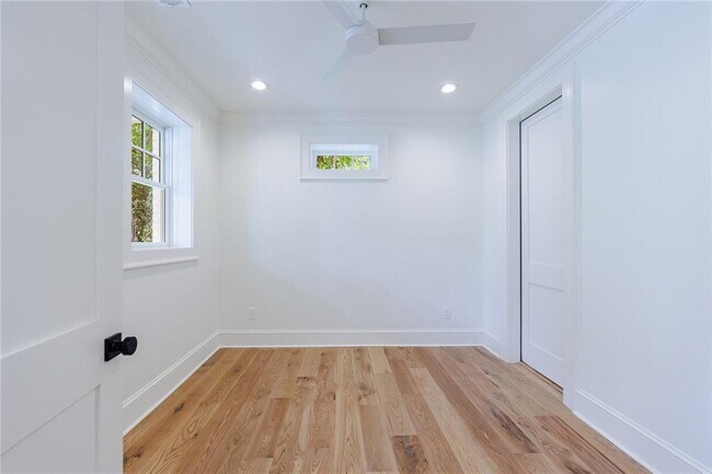 Building Photo - 2717 Skyland Dr NE